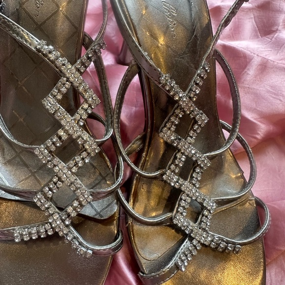 Dressy shoes -3 pairs size 7. Gold Bronze Silver - Picture 8 of 13